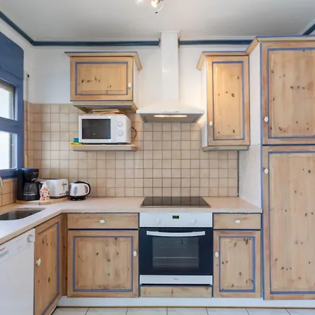On Main Canal With 13 M Private Mooring, Private Pool, Air Con In Rooms, Non-smoking *