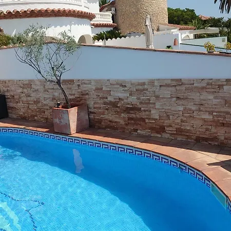 Villa On Main Canal With 13 M Private Mooring, Private Pool, Air Con In Rooms, Non-smoking