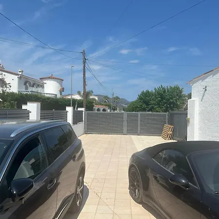 Villa On Main Canal With 13 M Private Mooring, Private Pool, Air Con In Rooms, Non-smoking *