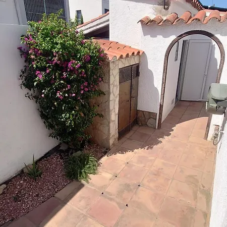 Vila On Main Canal With 13 M Private Mooring, Private Pool, Air Con In Rooms, Non-smoking