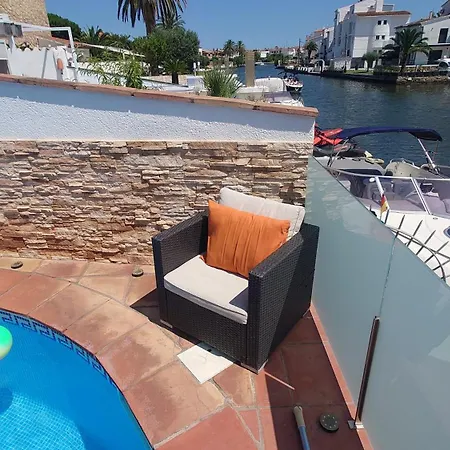 On Main Canal With 13 M Private Mooring, Private Pool, Air Con In Rooms, Non-smoking