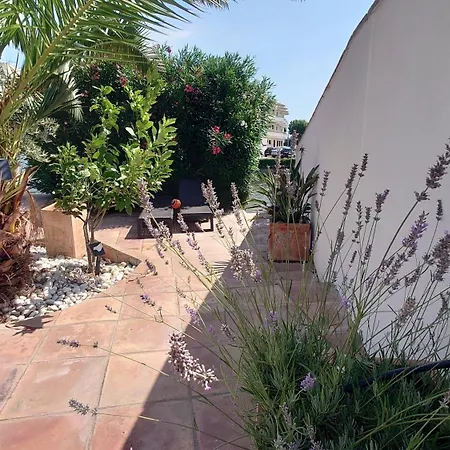 On Main Canal With 13 M Private Mooring, Private Pool, Air Con In Rooms, Non-smoking Vila
