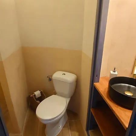On Main Canal With 13 M Private Mooring, Private Pool, Air Con In Rooms, Non-smoking Vila *