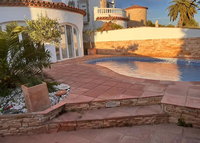 Vila On Main Canal With 13 M Private Mooring, Private Pool, Air Con In Rooms, Non-smoking
