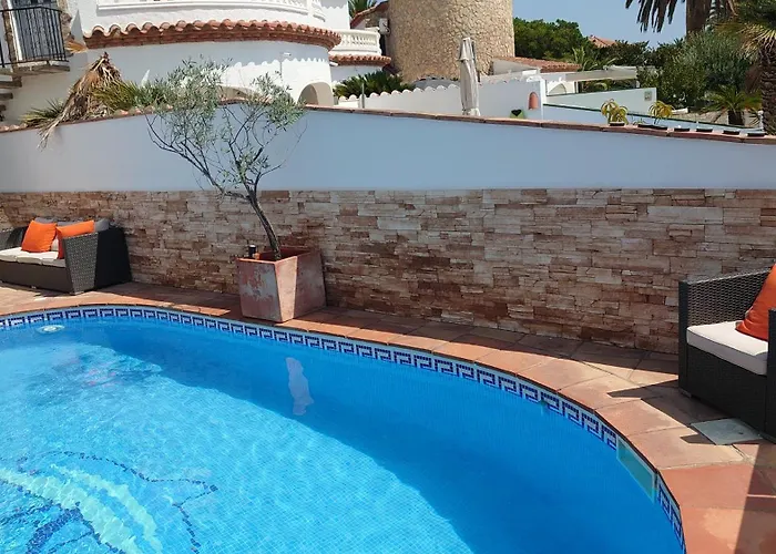Vila On Main Canal With 13 M Private Mooring, Private Pool, Air Con In Rooms, Non-smoking