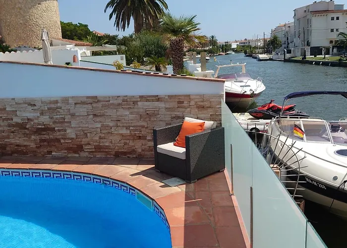 On Main Canal With 13 M Private Mooring, Private Pool, Air Con In Rooms, Non-smoking * Empuriabrava