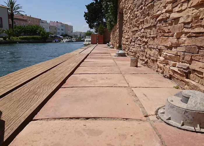 Vila On Main Canal With 13 M Private Mooring, Private Pool, Air Con In Rooms, Non-smoking
