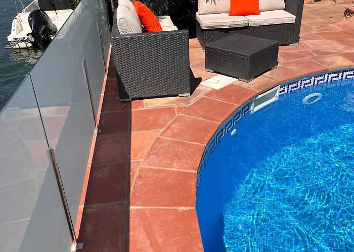 On Main Canal With 13 M Private Mooring, Private Pool, Air Con In Rooms, Non-smoking