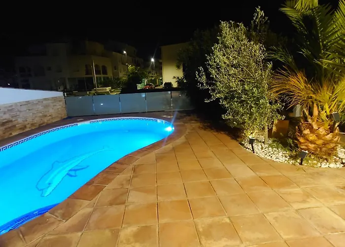 On Main Canal With 13 M Private Mooring, Private Pool, Air Con In Rooms, Non-smoking * Empuriabrava