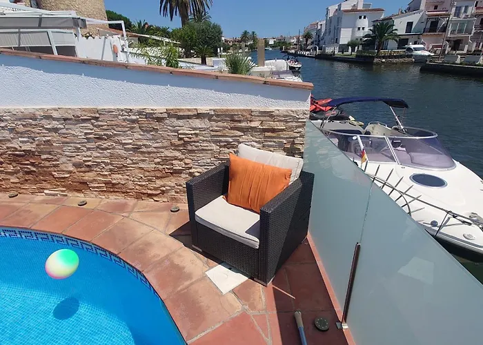 On Main Canal With 13 M Private Mooring, Private Pool, Air Con In Rooms, Non-smoking