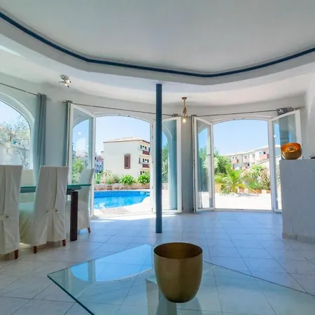 Canal Empuriabrava: Private Mooring, Pool & Air-conditioned