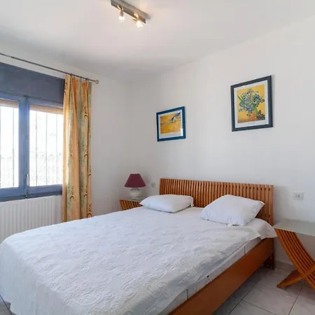 Villa Canal Empuriabrava: Private Mooring, Pool & Air-conditioned Empuriabrava
