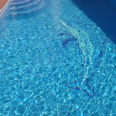 Canal Empuriabrava: Private Mooring, Pool & Air-conditioned Villa Empuriabrava