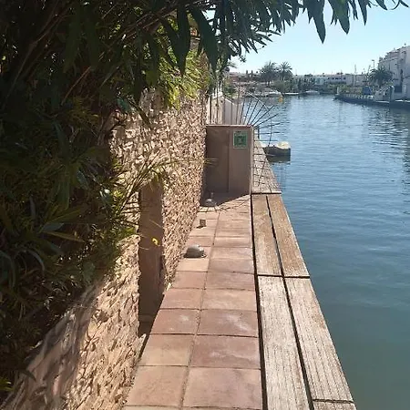 Canal Empuriabrava: Private Mooring, Pool & Air-conditioned Villa Empuriabrava
