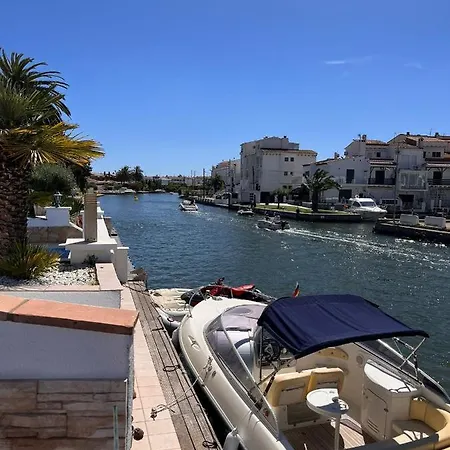 Canal Empuriabrava: Private Mooring, Pool & Air-conditioned * Empuriabrava