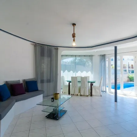 Canal Empuriabrava: Private Mooring, Pool & Air-conditioned * Empuriabrava