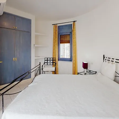 Villa Canal Empuriabrava: Private Mooring, Pool & Air-conditioned Empuriabrava