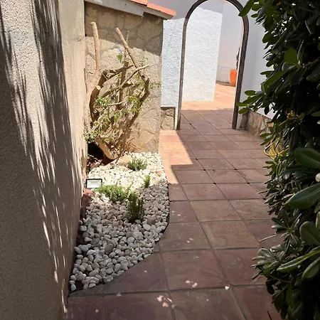 Canal Empuriabrava: Private Mooring, Pool & Air-conditioned Villa *