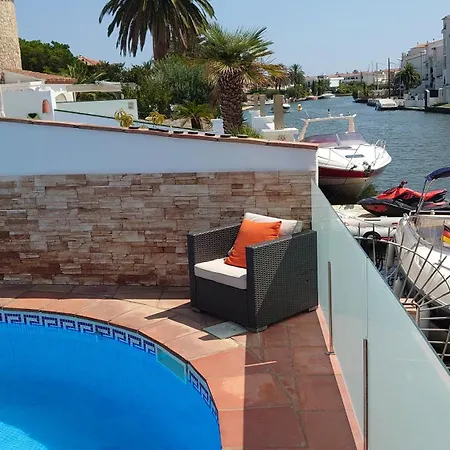 Canal Empuriabrava: Private Mooring, Pool & Air-conditioned * Empuriabrava