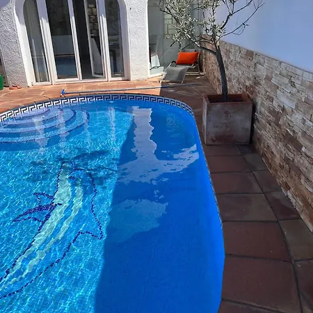 Canal Empuriabrava: Private Mooring, Pool & Air-conditioned Villa
