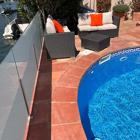 Canal Empuriabrava: Private Mooring, Pool & Air-conditioned
