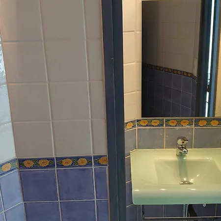 Canal Empuriabrava: Private Mooring, Pool & Air-conditioned Villa *
